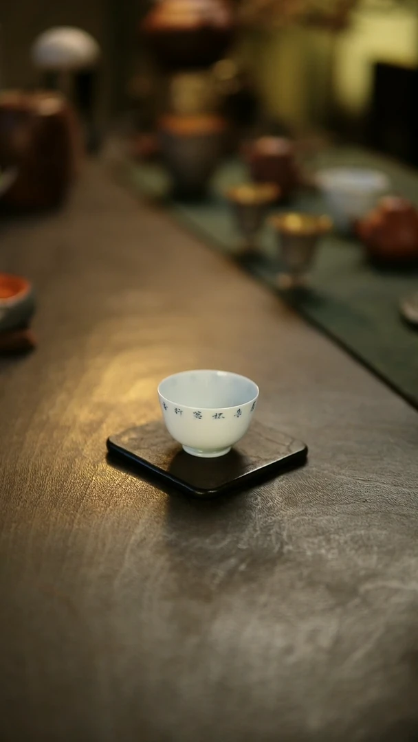 阿眠       陋影手绘青花诗文杯