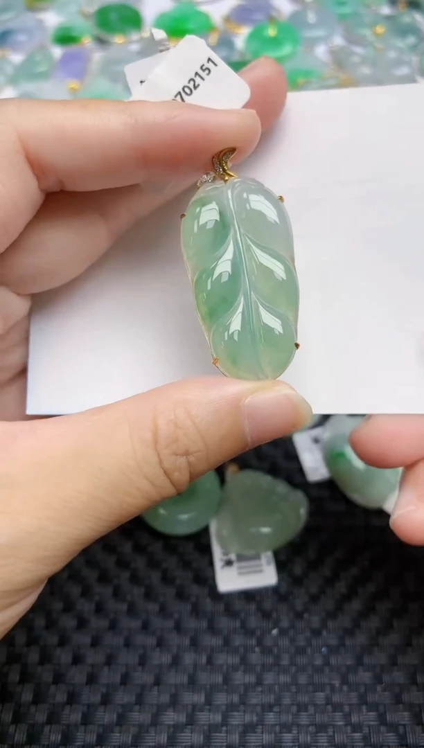 翡翠18K金镶嵌颈饰天然翡翠A货