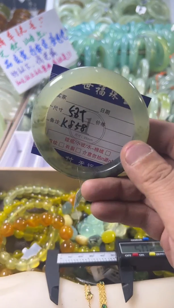 未镶嵌蛇纹石玉手镯1