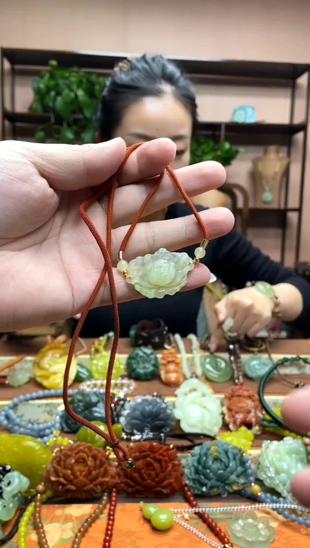 未镶嵌岫玉颈饰·2