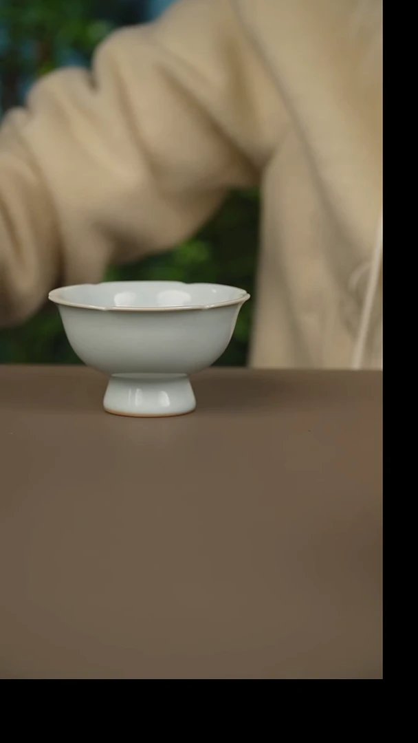 杯月白高足花朵杯