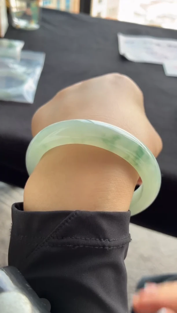 未镶嵌手镯翡翠买断价XW23018658