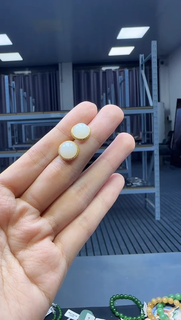 和田玉18K金镶嵌耳饰1