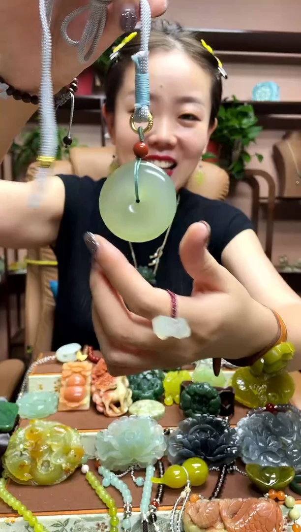 未镶嵌岫玉吊坠·