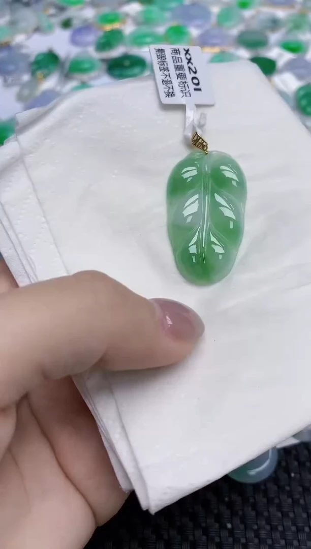 【闪购商品】翡翠颈饰未镶嵌天然翡翠A货