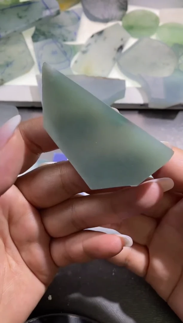 翡翠挂件未镶嵌黑**0只卖料子不加工