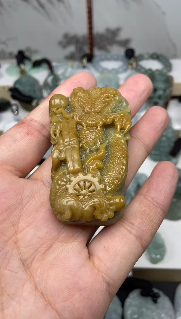 颈饰未镶嵌翡翠龙牌
