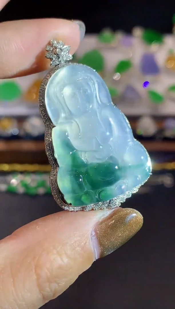 吊坠(不含链)18K金镶嵌翡翠多样性发其一