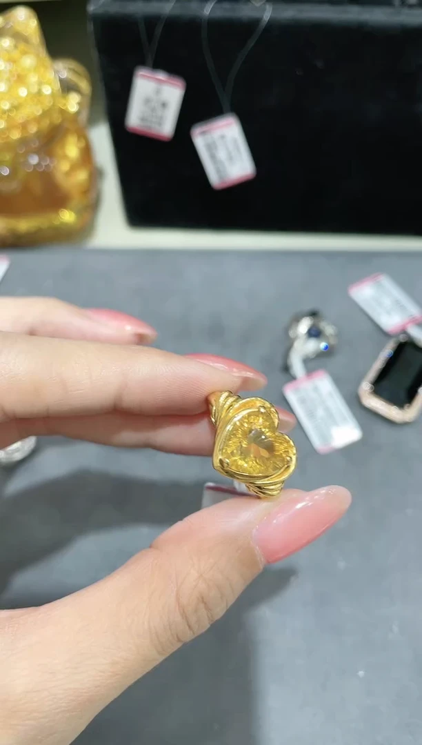 18K金镶嵌黄晶戒指