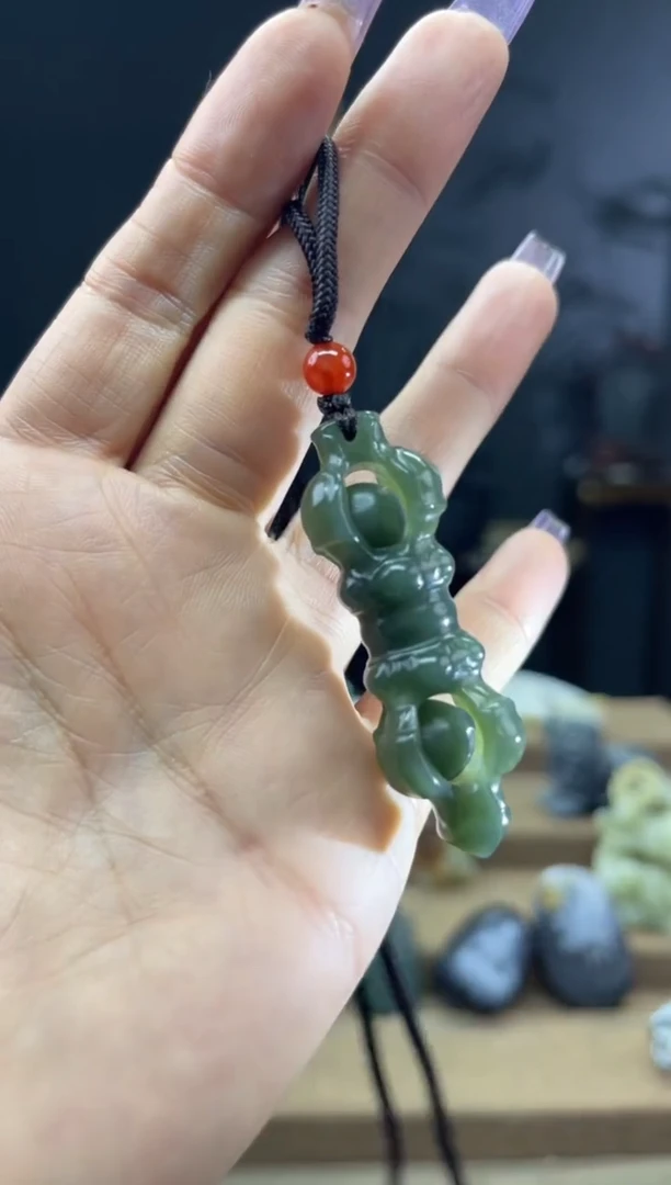 颈饰未镶嵌和田玉1