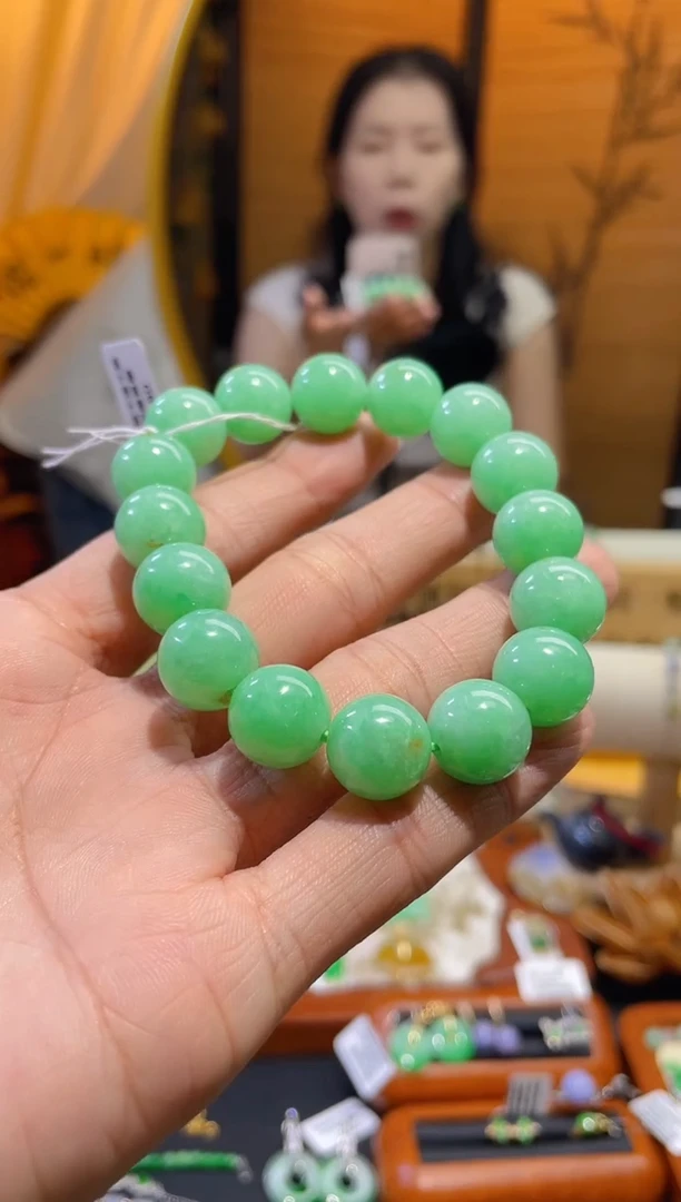 颈饰未镶嵌翡翠手串