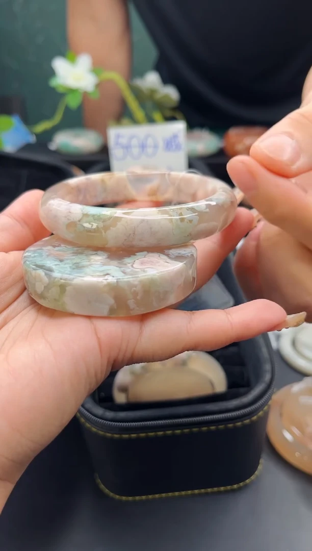 未镶嵌手镯石英质玉（64圈口）赠送镯心