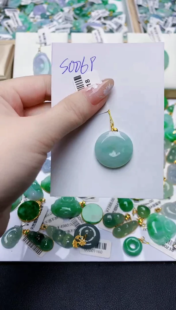 翡翠18K金镶嵌颈饰0000000000