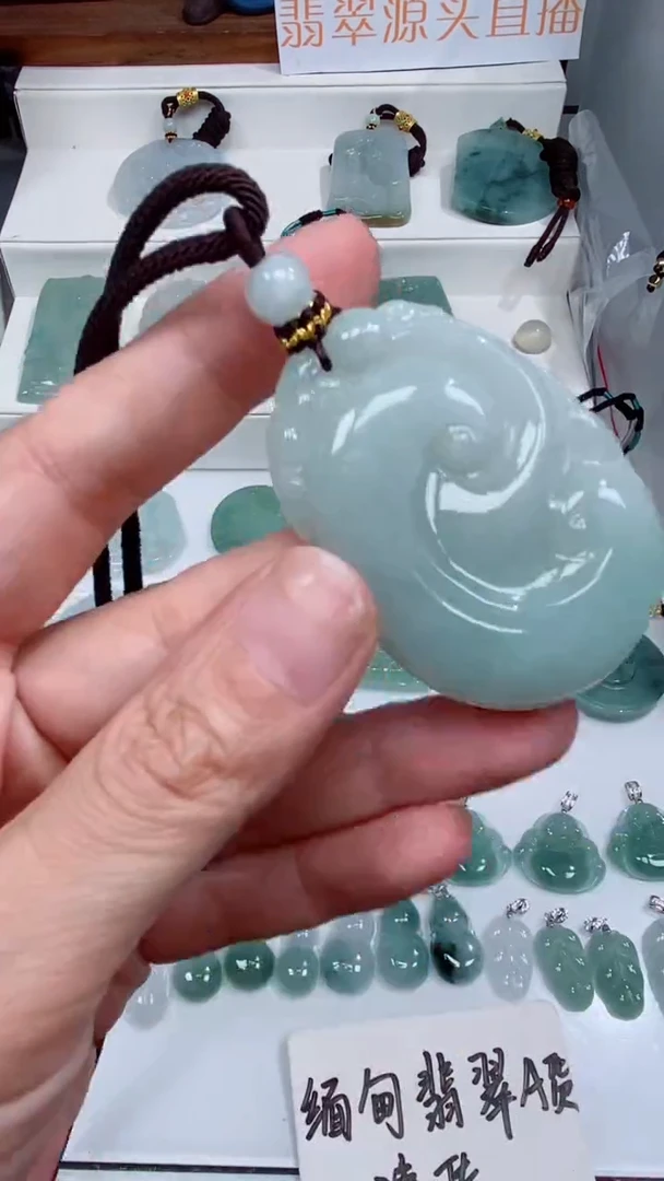 颈饰未镶嵌翡翠吊坠