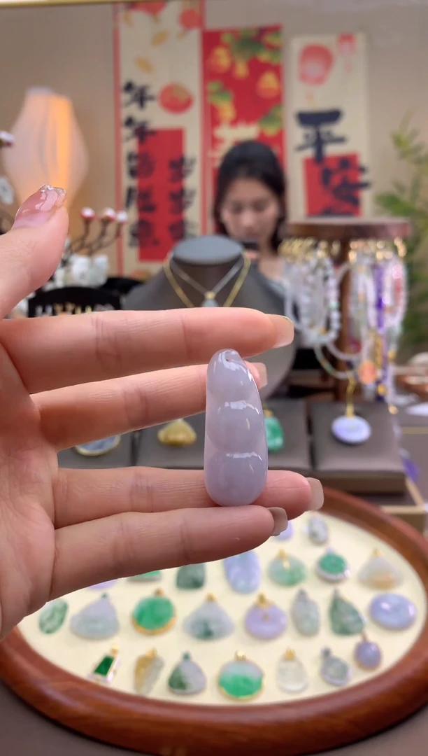 【闪购商品】翡翠颈饰未镶嵌豆子
