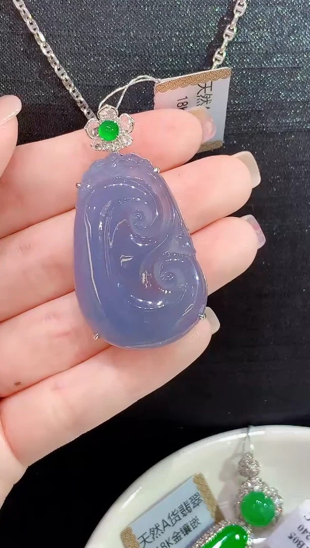 吊坠(不含链)18K金镶嵌翡翠多样性发其一