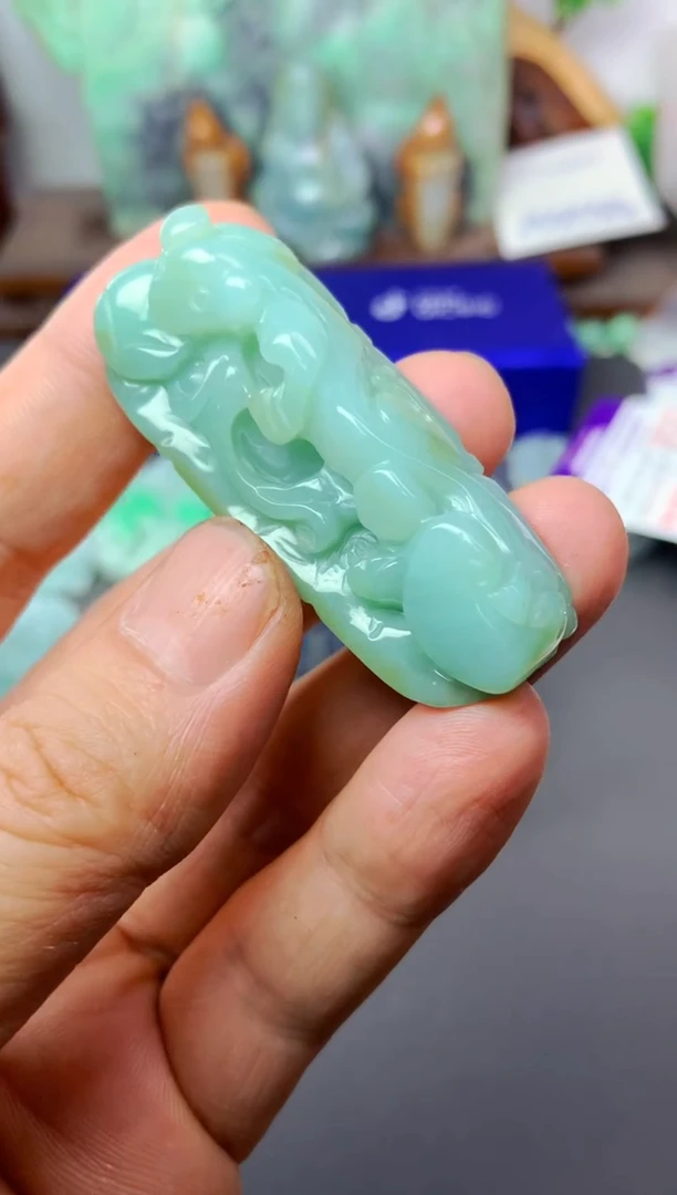 颈饰未镶嵌翡翠龙挂件