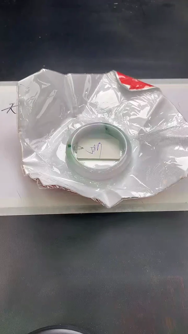 翡翠手镯未镶嵌380