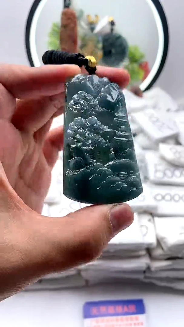 【闪购商品】翡翠颈饰未镶嵌山水牌