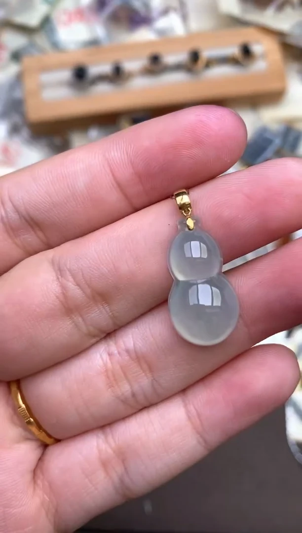 18K金镶嵌挂件翡翠一