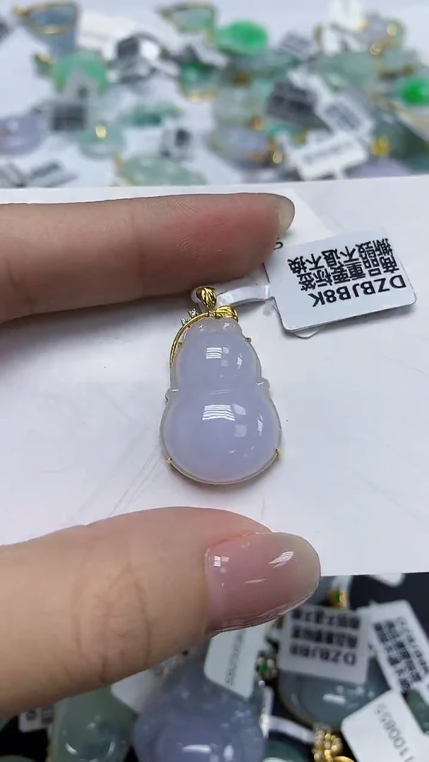 翡翠18K金镶嵌颈饰天然缅甸翡翠A货