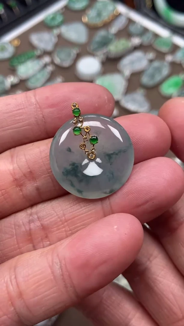 【闪购商品】翡翠吊坠(不含链)18K金镶嵌平安扣