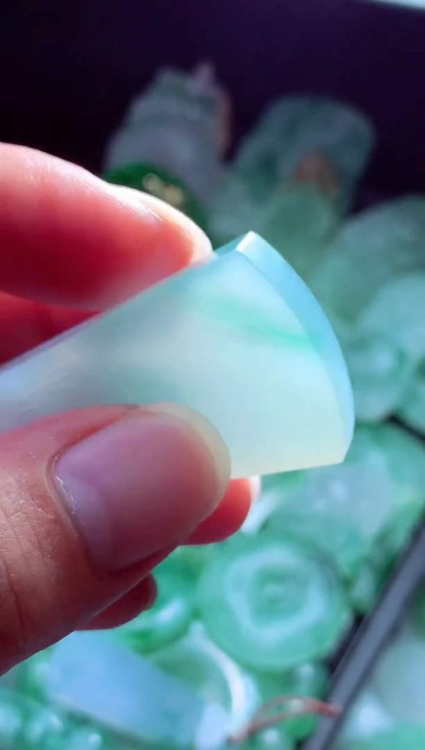 未镶嵌定制翡翠以*?翡翠毛货定制