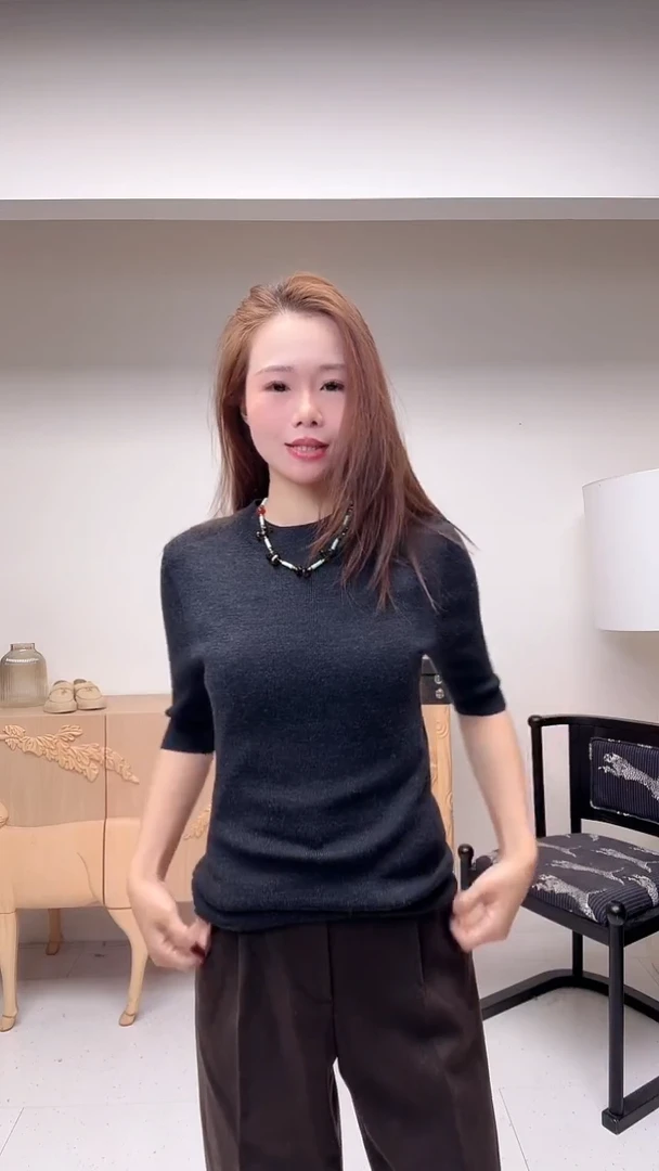 黑色经典打底中袖