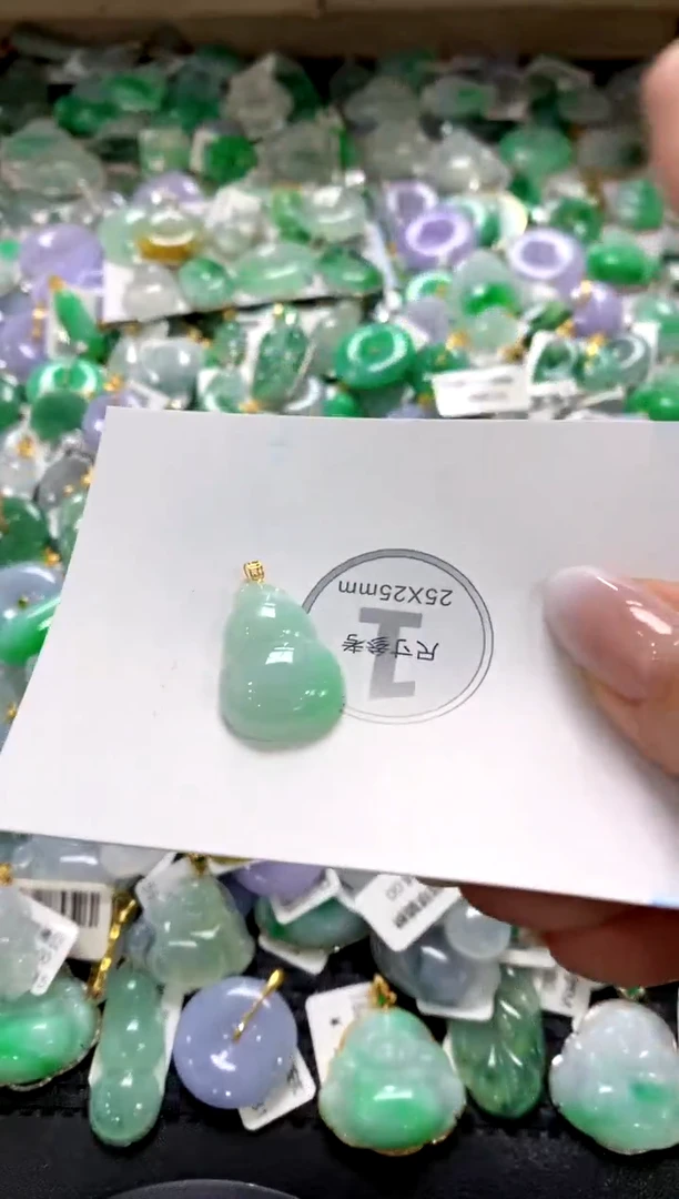 颈饰18K金镶嵌翡翠1111111111111111
