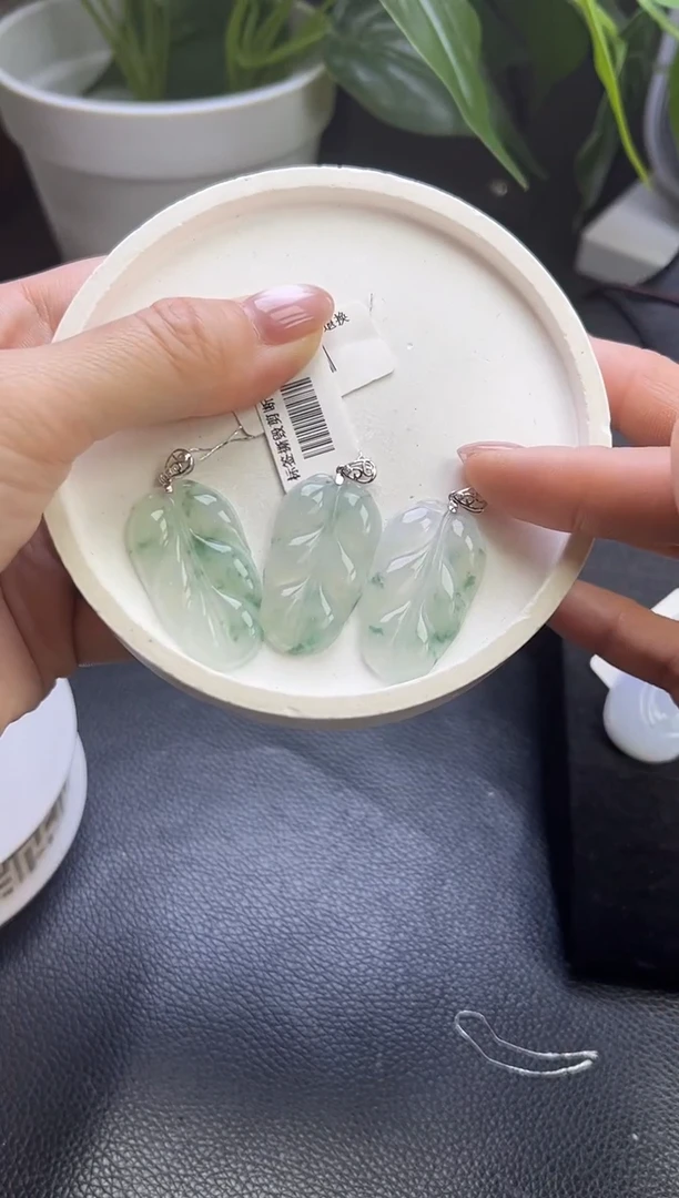 【闪购商品】翡翠颈饰18K金镶嵌YM687-5叶子多样性发一