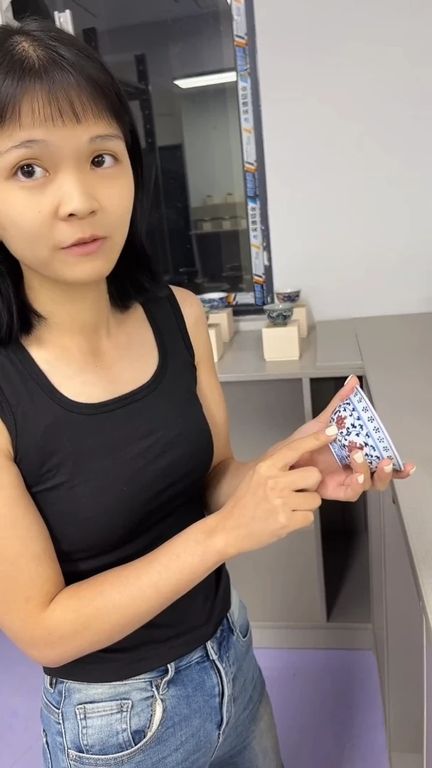 景德镇高温瓷缠枝莲撇口