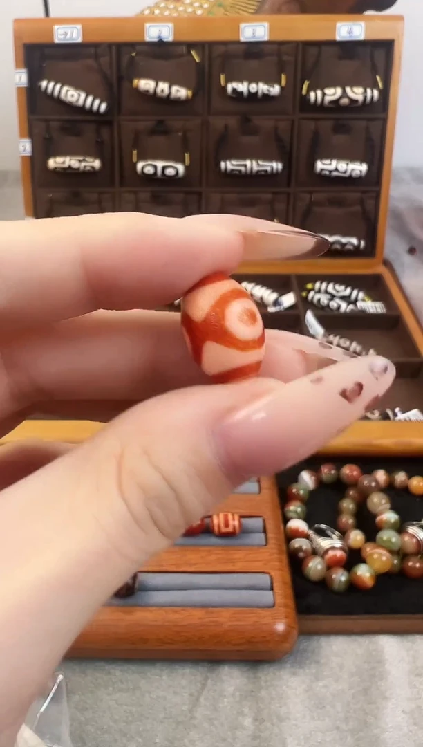 玛瑙/玉髓（覆膜）颈饰未镶嵌27.（微瑕）