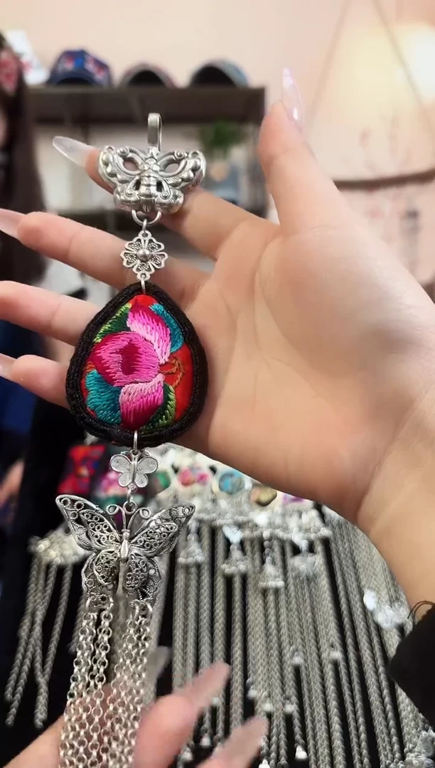 织绣民族风非遗老绣饰品611