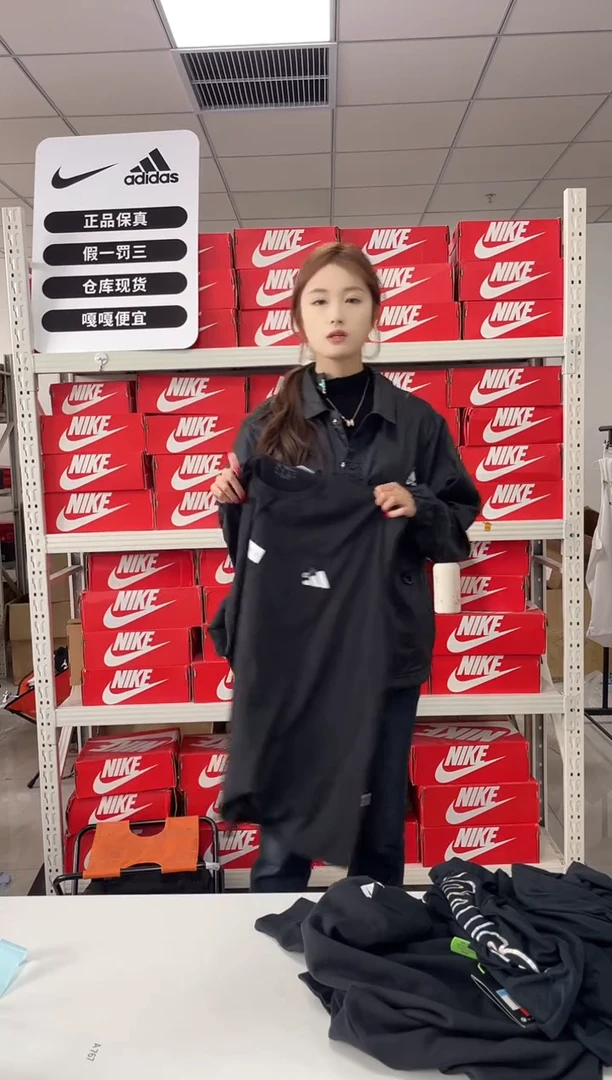 编码595闪购尺码 m  adidas/阿迪达斯卫衣卫裤以直播间过款为主