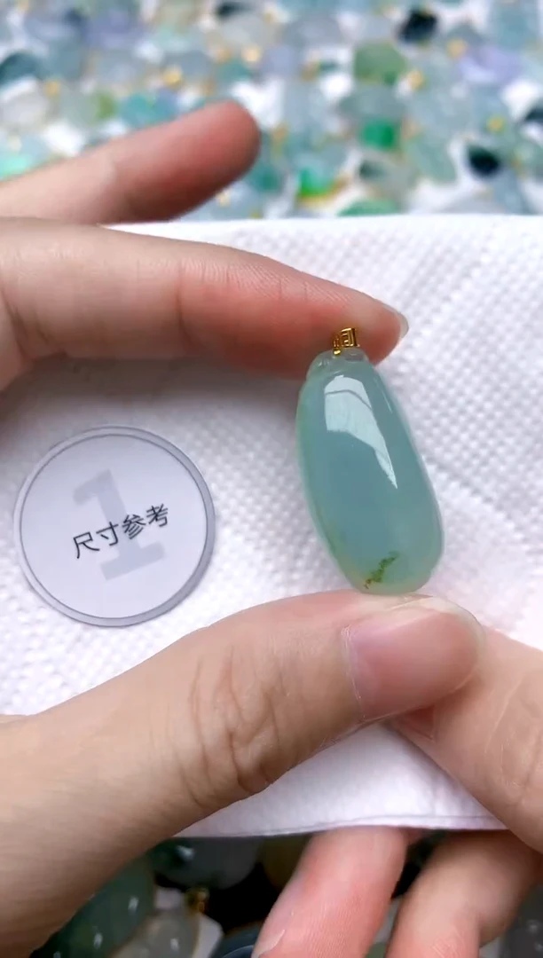 颈饰18K金镶嵌翡翠天然A货翡翠
