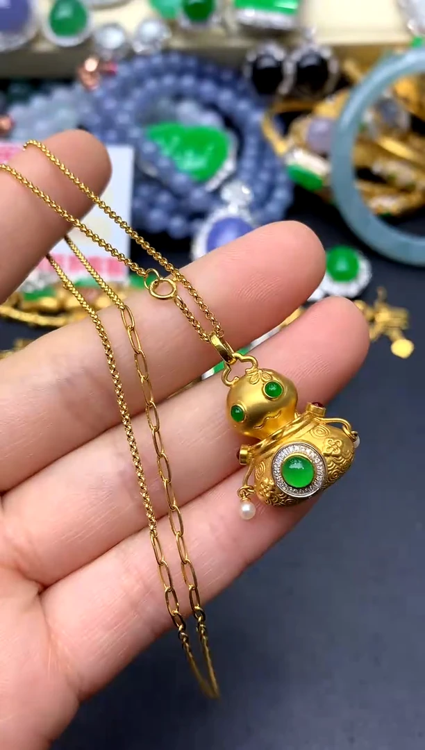 颈饰18K金镶嵌翡翠561 -中国好珍宝