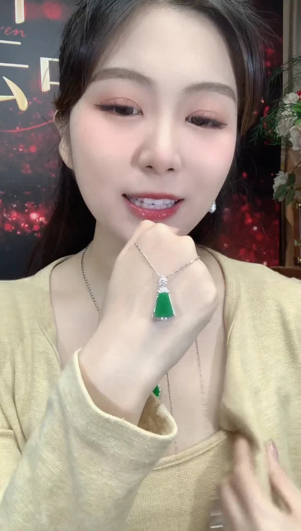 吊坠(不含链)18K金镶嵌翡翠A9翡翠多样性发一件