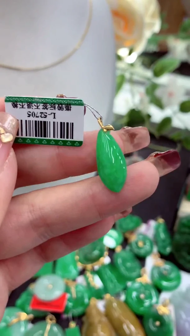 【闪购商品】翡翠吊坠(不含链)18K金镶嵌挂件