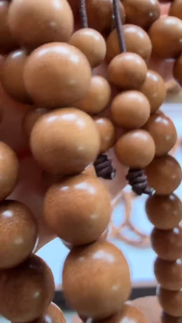 檀香木其他四剖料0.8/108颗