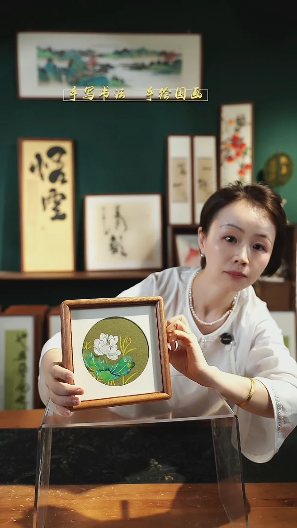 国画6寸 绿底荷花 摆台 实木 17*17cm