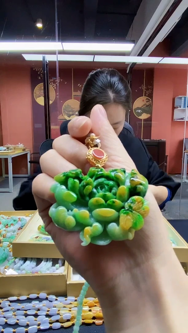 颈饰未镶嵌翡翠吊坠