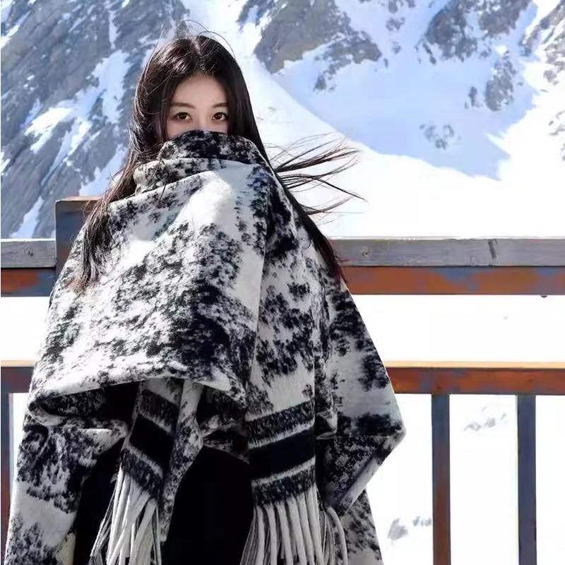 新款复古水墨画斗篷披肩女外套冬季保暖高级感百搭外搭流苏围巾