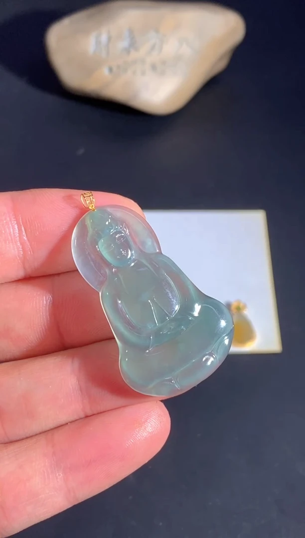颈饰18K金镶嵌翡翠