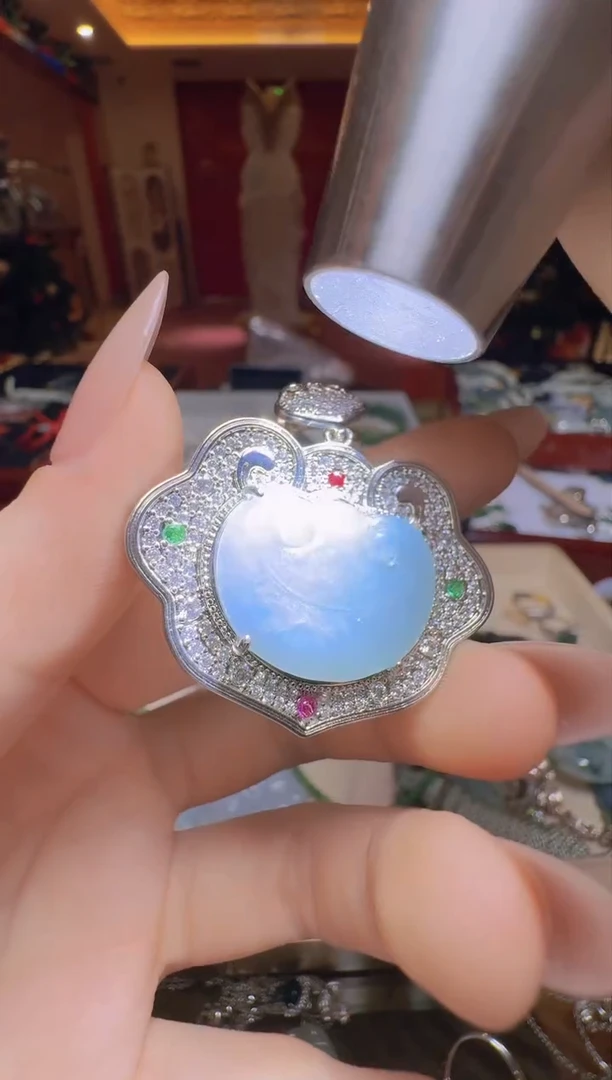 【闪购商品】翡翠吊坠(不含链)未镶嵌翡翠