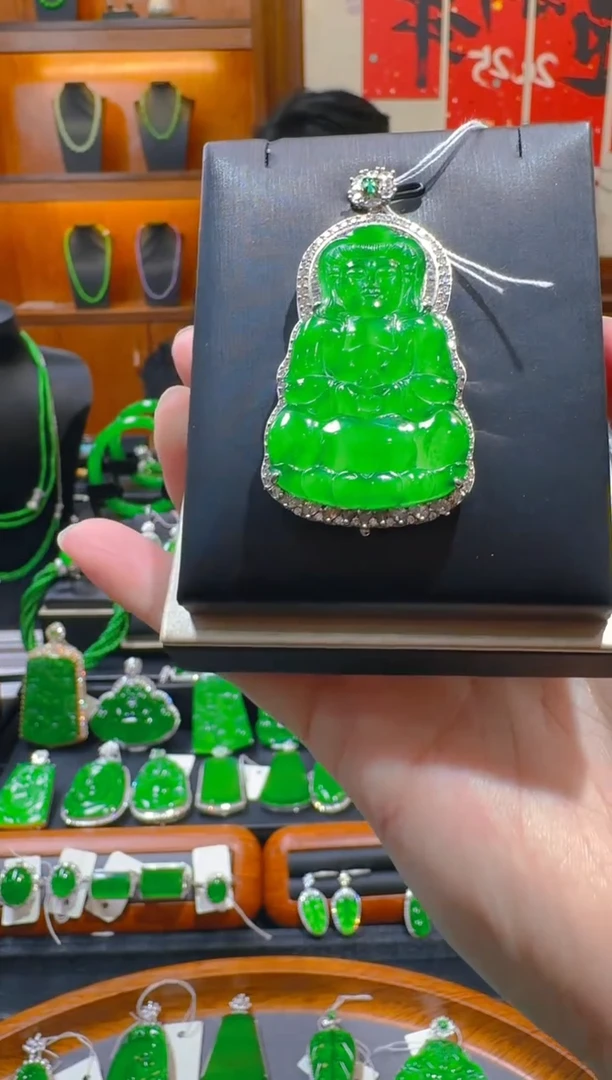 【闪购商品】翡翠吊坠(赠链)银S925镶嵌天然A货翡翠