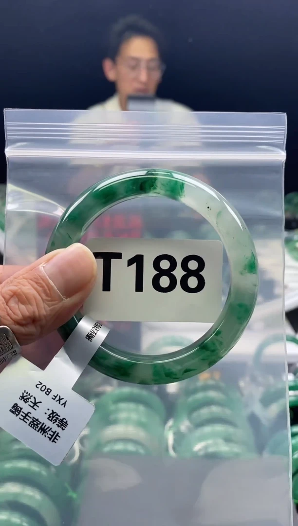 未镶嵌手镯石英质玉（非洲翠）56圈口T188