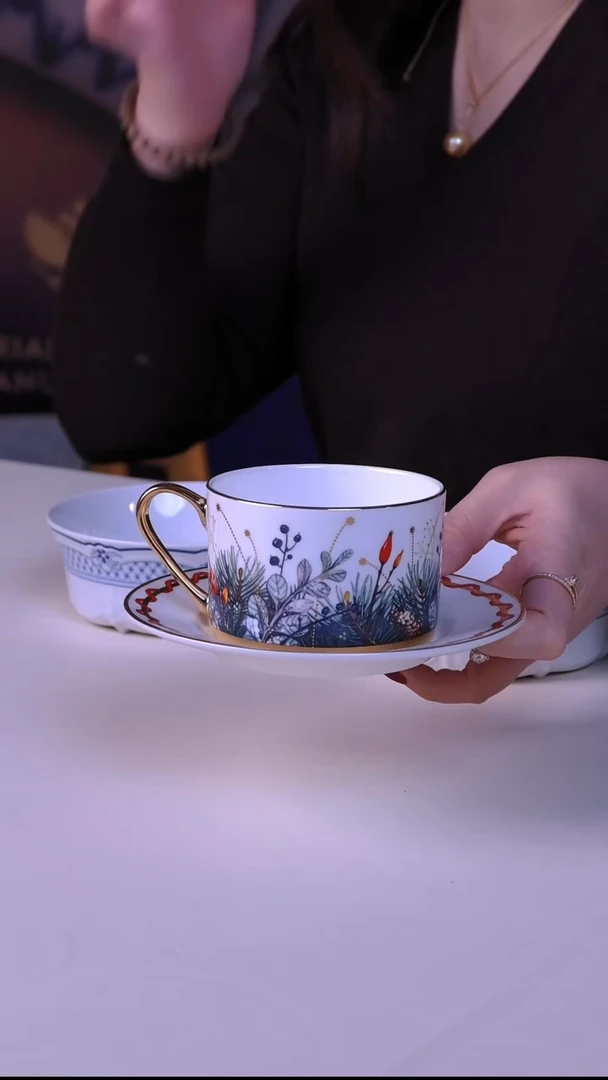 每天早上六点（俄皇 假日系列 杯碟）