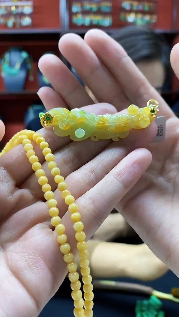 颈饰未镶嵌翡翠吊坠