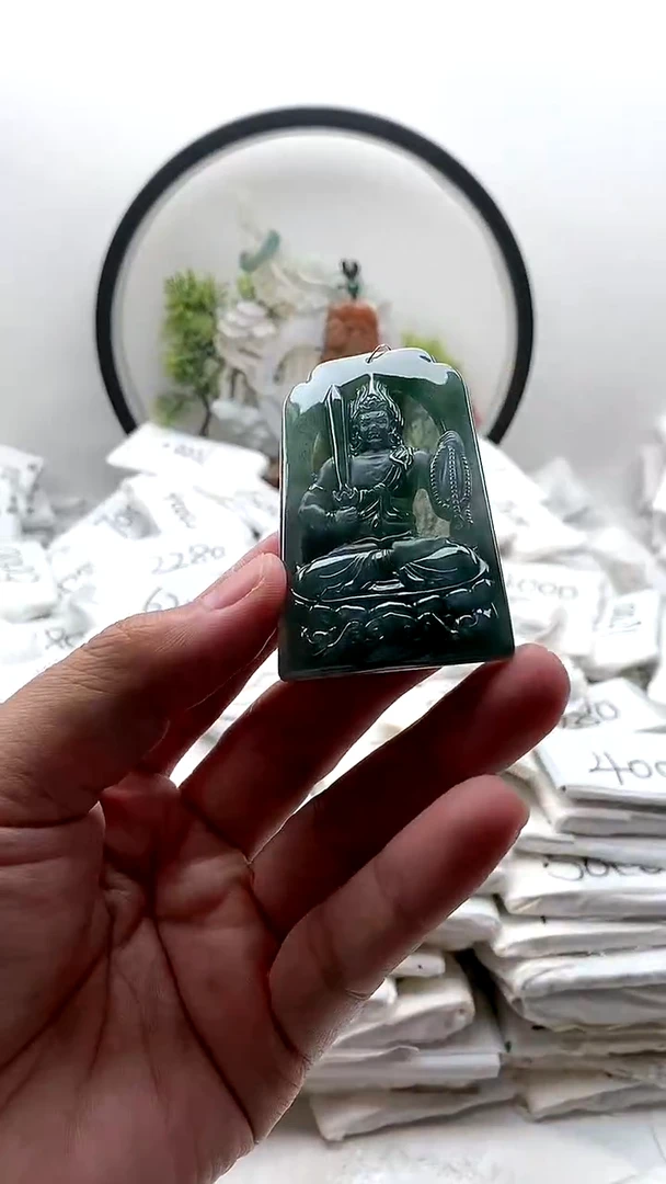 颈饰未镶嵌翡翠不动明王