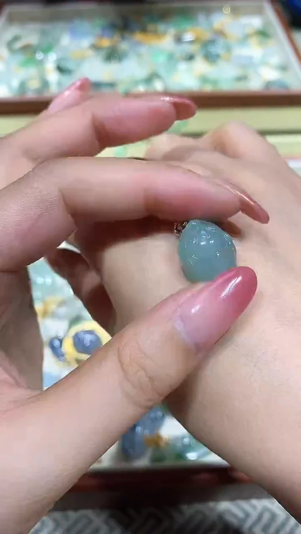颈饰18K金镶嵌翡翠20250913038